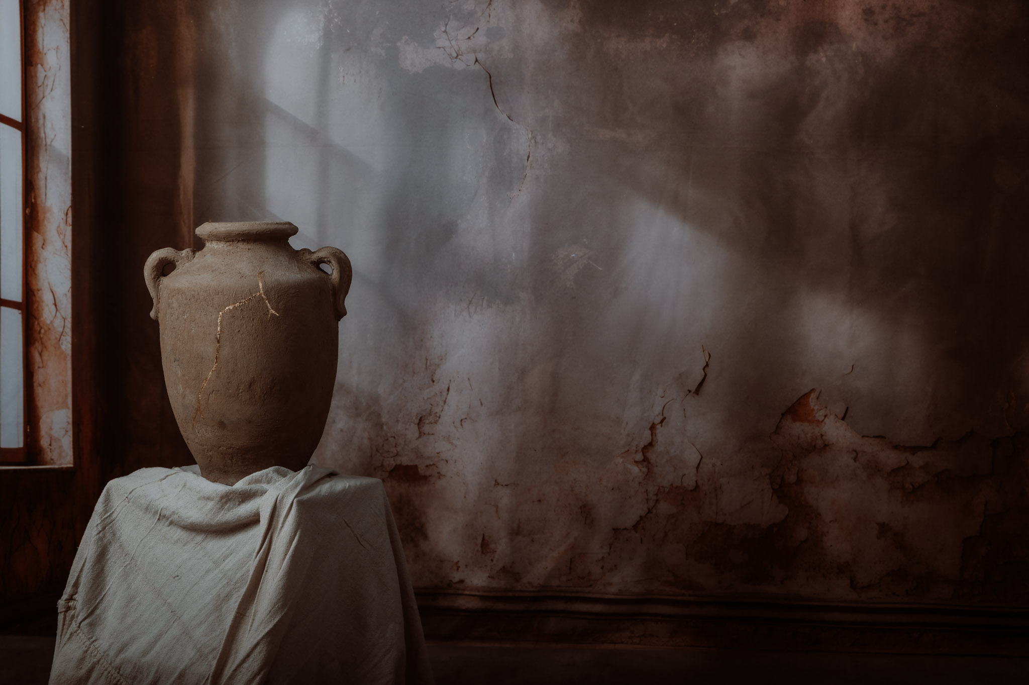 Kintsugi-Vase mit Goldreparatur, fotografiert von Catharina's Boudoir Bern, Titelbild Lifelines Serie